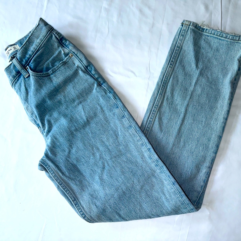 ABERCROMBIE & FITCH 90’S STRAIGHT ULTRA HIGH RISE JEANS